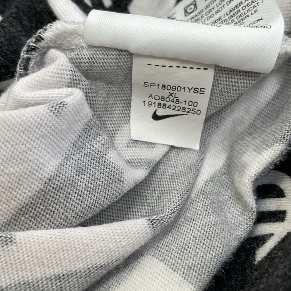 Unisex Y2K The Nike Tee Long Sleeve $ Pattern Size Tag XL - Picture 7 of 9